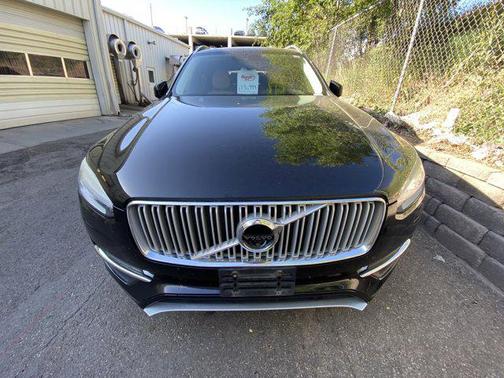2016 Volvo XC90 T6 Momentum
