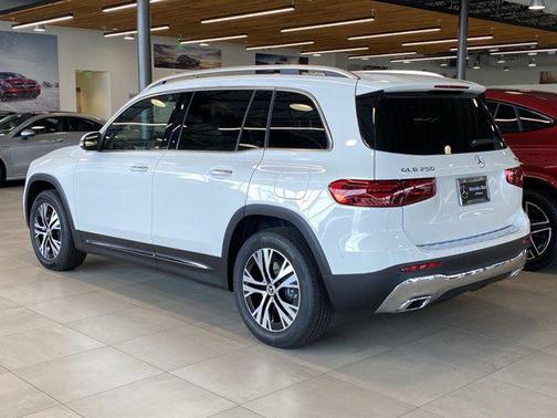 2025 Mercedes-Benz GLB 250 4MATIC