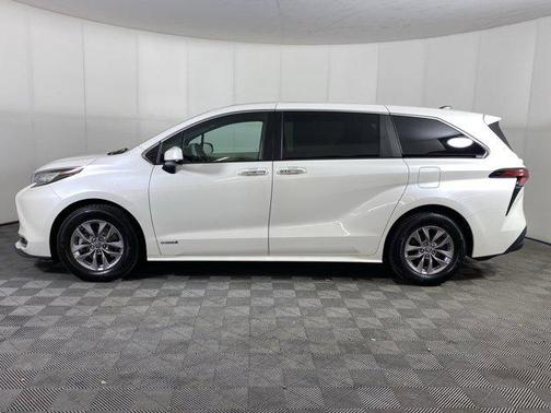2021 Toyota Sienna XLE 7 Passenger