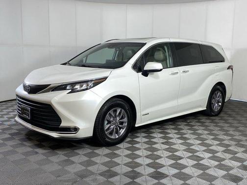 2021 Toyota Sienna XLE 7 Passenger