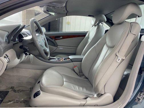 2004 Mercedes-Benz SL-Class 2dr Roadster 5.0L