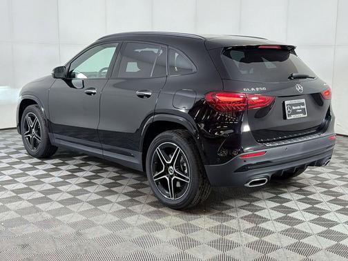 Night Black 2026 Mercedes-Benz GLA 250 4MATIC