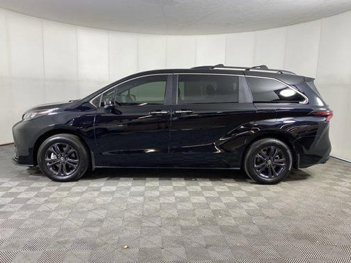 2024 Toyota Sienna Woodland Edition