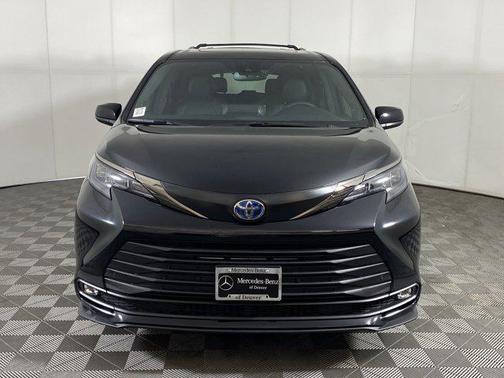 2024 Toyota Sienna Woodland Edition