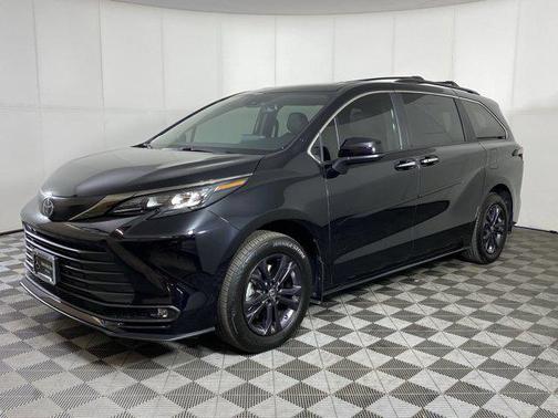 2024 Toyota Sienna Woodland Edition