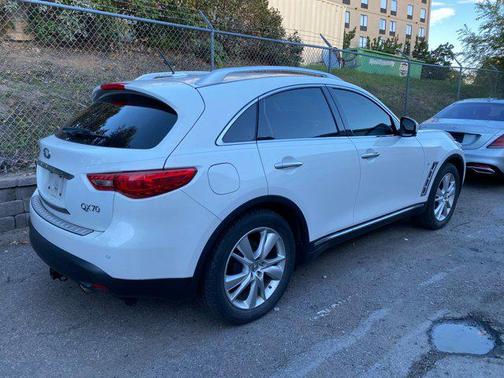2015 INFINITI QX70 Base