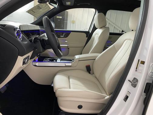 Polar White 2026 Mercedes-Benz GLB 250 4MATIC