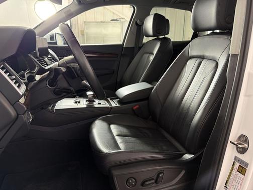 White 2019 Audi Q5 2.0T Premium Plus