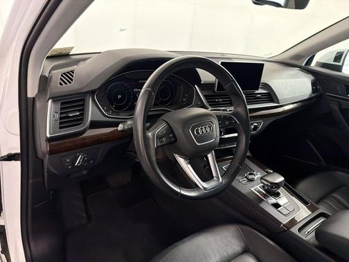 White 2019 Audi Q5 2.0T Premium Plus