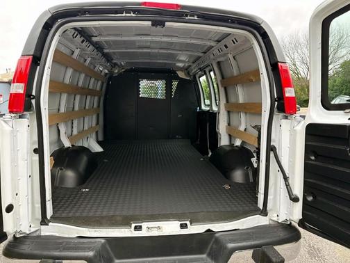 2023 GMC Savana 2500 Work Van