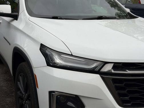 Summit White 2023 Chevrolet Traverse RS
