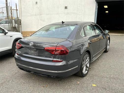 2017 Volkswagen Passat 1.8T R-Line