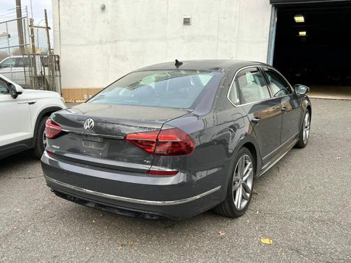 2017 Volkswagen Passat 1.8T R-Line