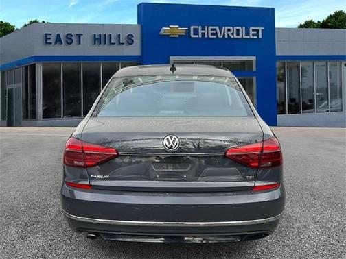 2017 Volkswagen Passat 1.8T R-Line