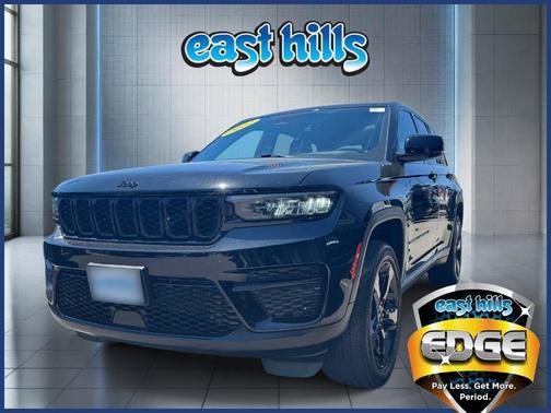 Black 2022 Jeep Grand Cherokee Altitude