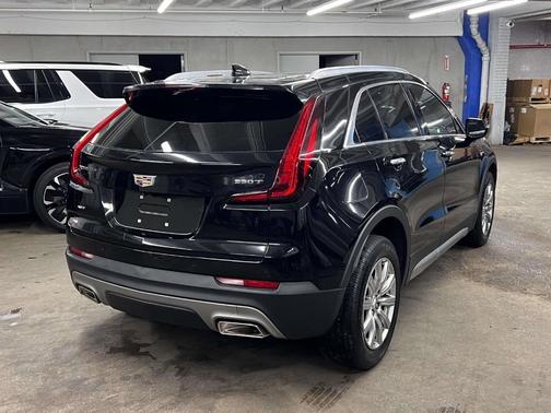 Stellar Black Metallic 2023 Cadillac XT4 Premium Luxury
