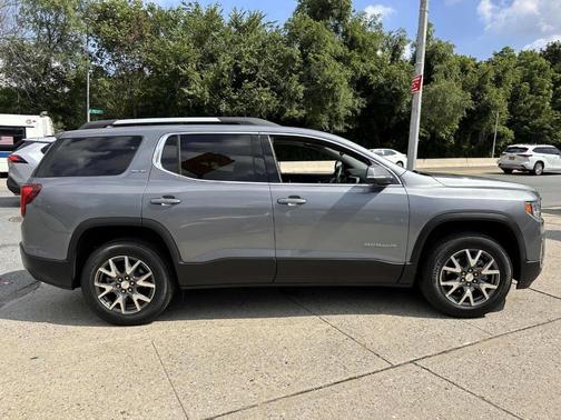 2022 GMC Acadia SLE