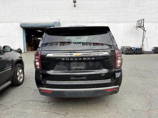 2024 Chevrolet Suburban LT