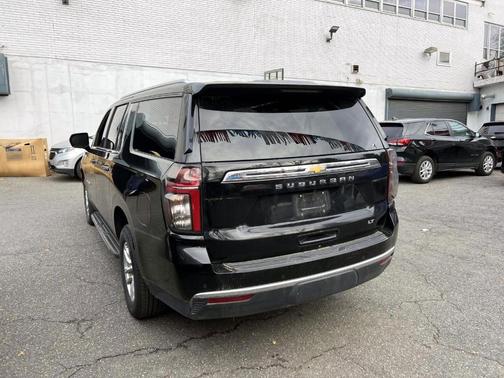 2024 Chevrolet Suburban LT