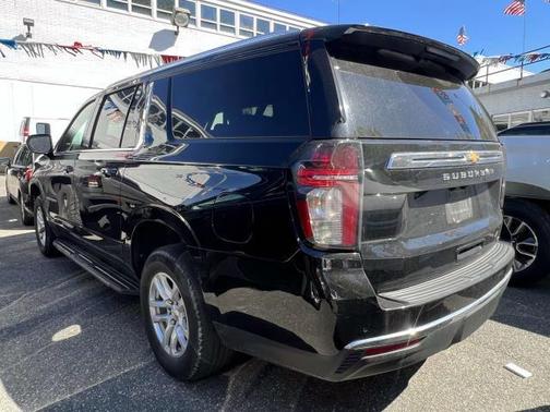 2023 Chevrolet Suburban LT