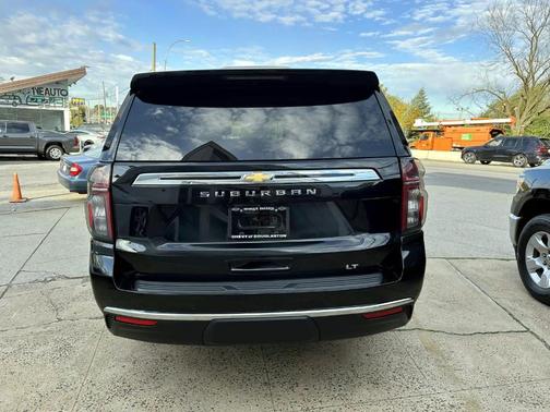 2024 Chevrolet Suburban LT