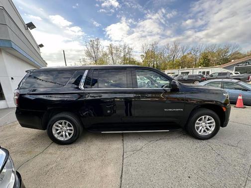 2024 Chevrolet Suburban LT