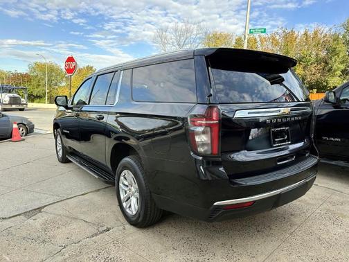 2024 Chevrolet Suburban LT