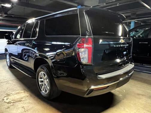 2023 Chevrolet Suburban LT