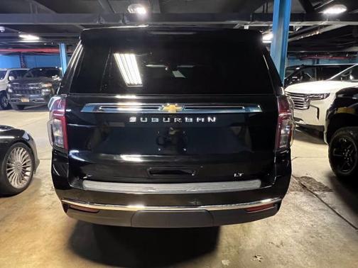 2023 Chevrolet Suburban LT