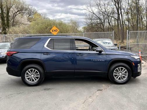 2022 Chevrolet Traverse LT Leather