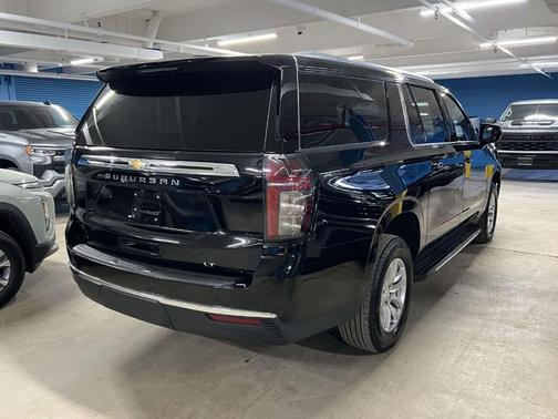 2024 Chevrolet Suburban LT