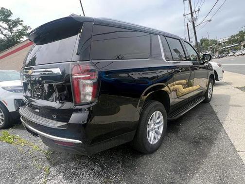 2023 Chevrolet Suburban LT