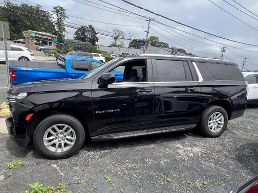 2023 Chevrolet Suburban LT