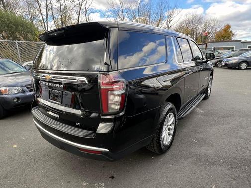 2024 Chevrolet Suburban LT