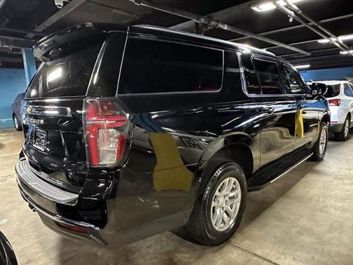 2023 Chevrolet Suburban LT