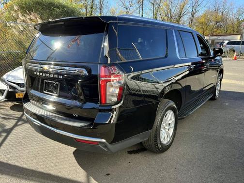 2024 Chevrolet Suburban LT