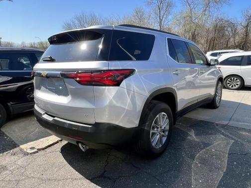 2022 Chevrolet Traverse LT Leather
