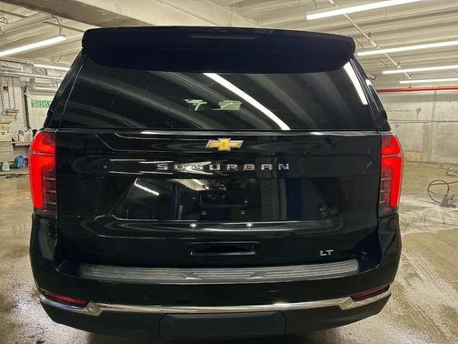 2025 Chevrolet Suburban LT