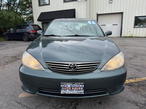 Green 2006 Toyota Camry LE