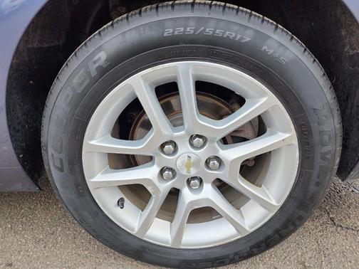 Photo 5 of 32 of 2014 Chevrolet Malibu 1LT