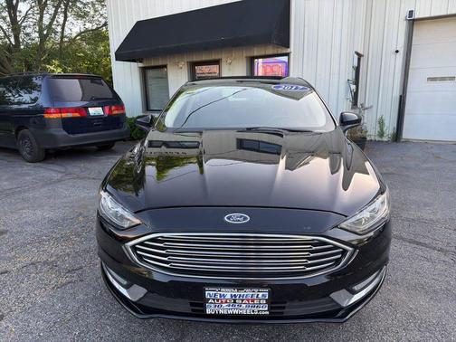 Black 2017 Ford Fusion SE