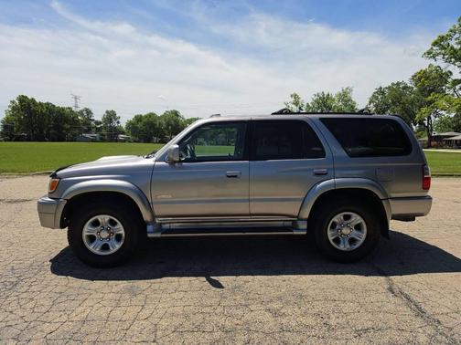 Gray 2002 Toyota 4Runner SR5