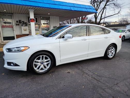 Photo 3 of 32 of 2014 Ford Fusion SE