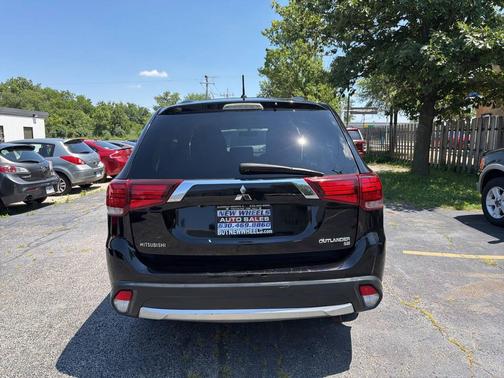 Black 2016 Mitsubishi Outlander SE