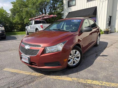Maroon 2013 Chevrolet Cruze LS