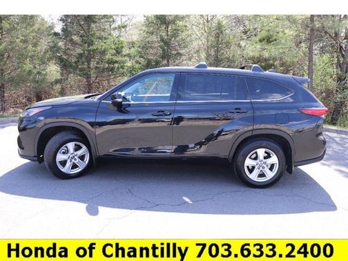 Black 2022 Toyota Highlander LE