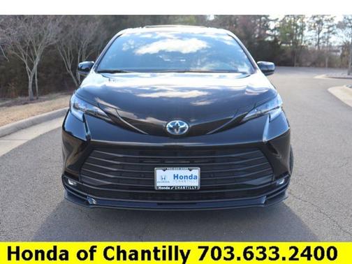 2025 Toyota Sienna Woodland Edition