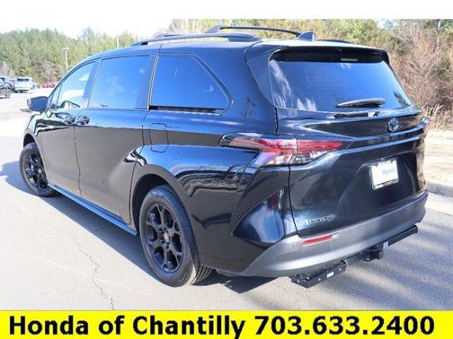 2025 Toyota Sienna Woodland Edition