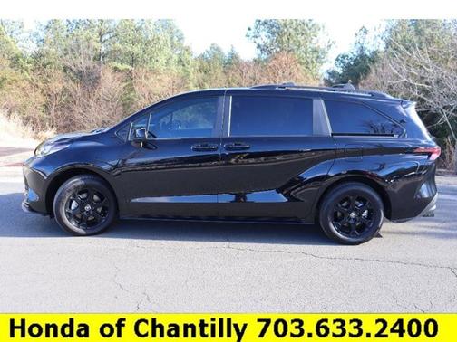 2025 Toyota Sienna Woodland Edition