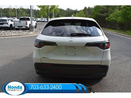 Platinum White Pearl 2026 Honda HR-V LX
